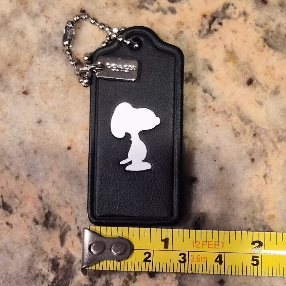 Coach NWT Peanuts Leather Snoopy Hangtag ©️2014 w/ Collectible Coach Snoopy Box - Picture 2 of 11